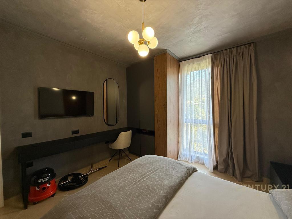 Jepet me qira apartament modern 1+1 – City View, Shkozë!!