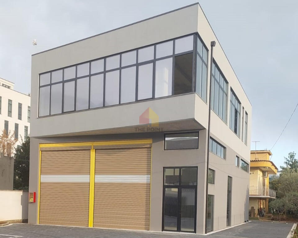 Jepet më qera ambient komercial 360 m2 pranë TEG