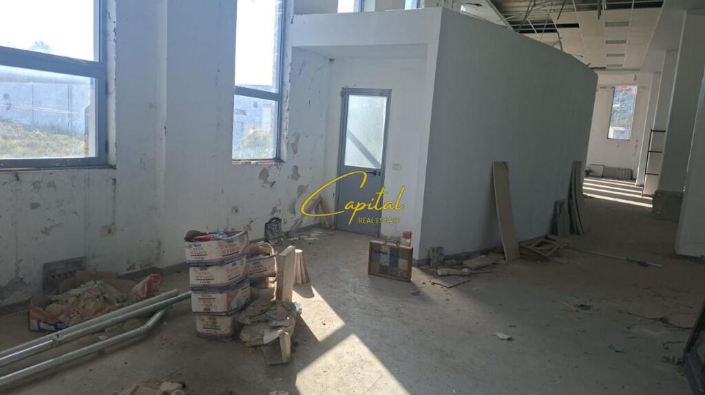 MAGAZINE ME QERA 800 M2 AUTOSTRADA TR-DR 2000 EURO