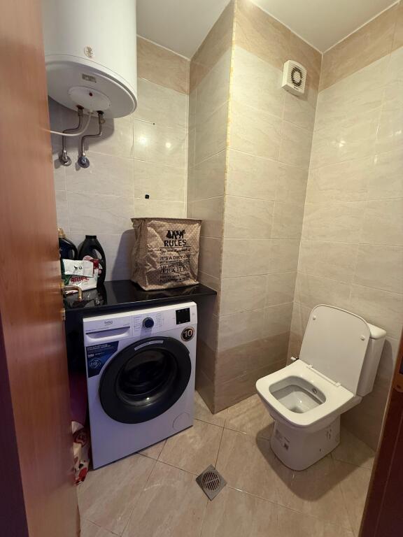 Jepet apartament 2+1+2 tek Komuna e Parisit
