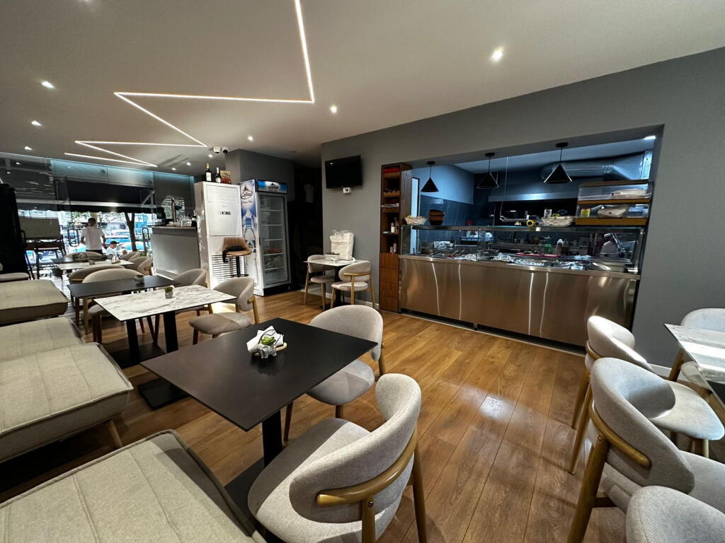 Shitje Biznesi Restorant tek Komuna e Parisit (ID BSHB160) Tirane