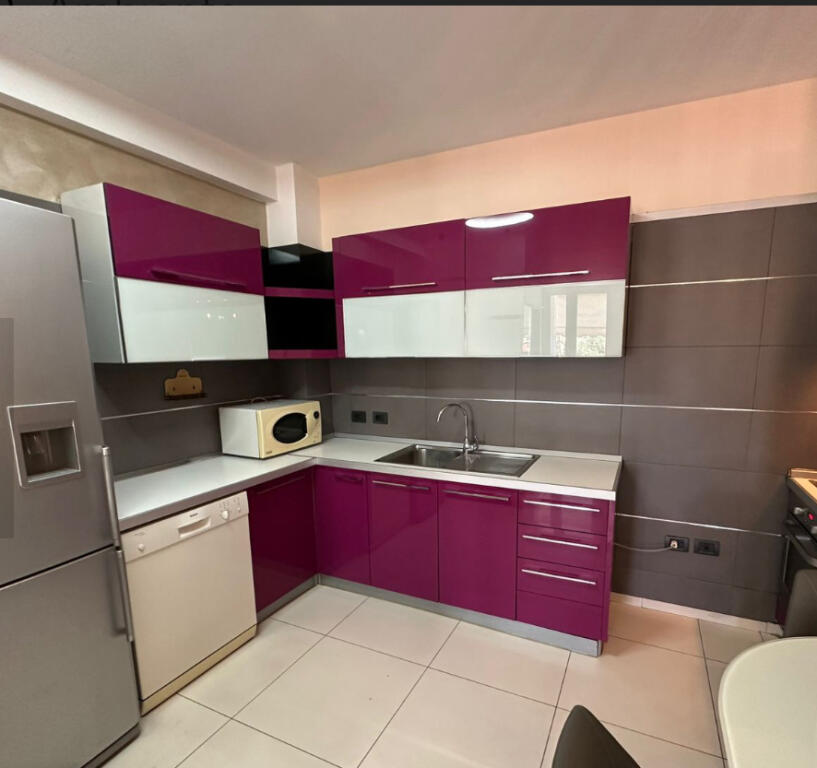 Jepet apartament 2+1 me qera tek Pazari Ri