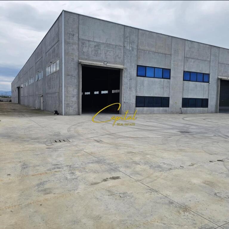 KAPANON ME QERA 3.500 M2 AUTOSTRADA TR-DR 9000 EURO