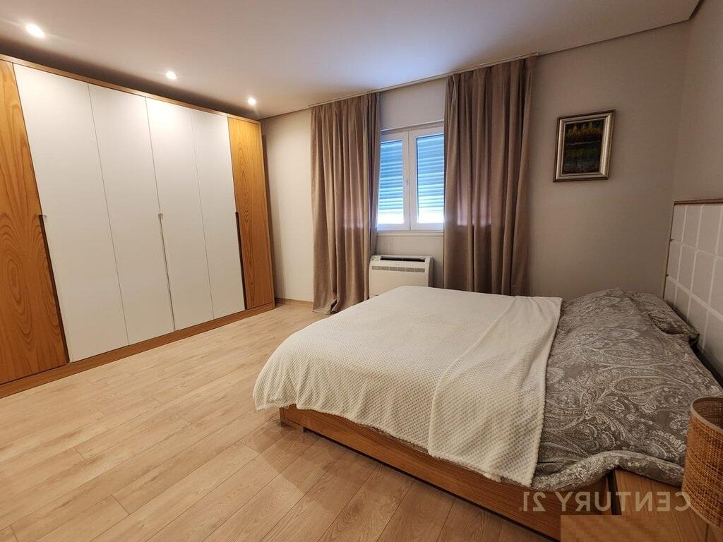 Ofrohet apartament 3+1+2 tualete per qera Kopshti Botanik