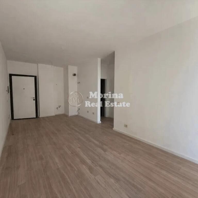 Ambjent Biznesi, ne Rrugen Mine Peza, te Rezidenca Golden Tower, 550 Euro/ Muaj