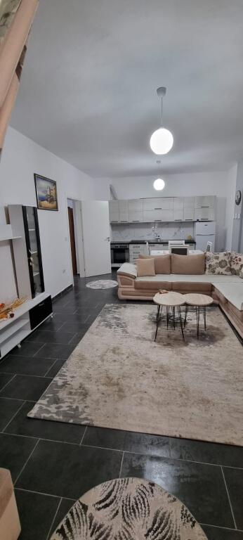 Jepet me qera  Apartament 1+1 Fresk Pran Kompleksit Tom Doshi