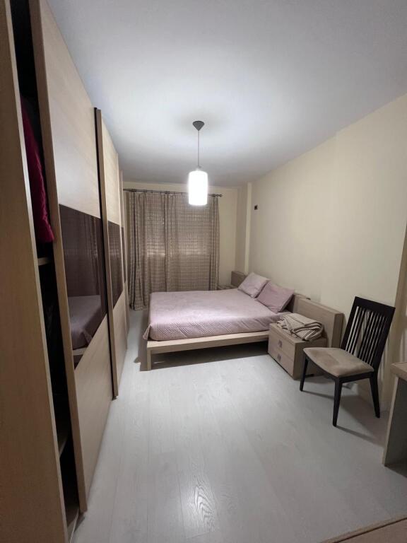 2+1, comune di Parigi, arredato prezzo 800 euro