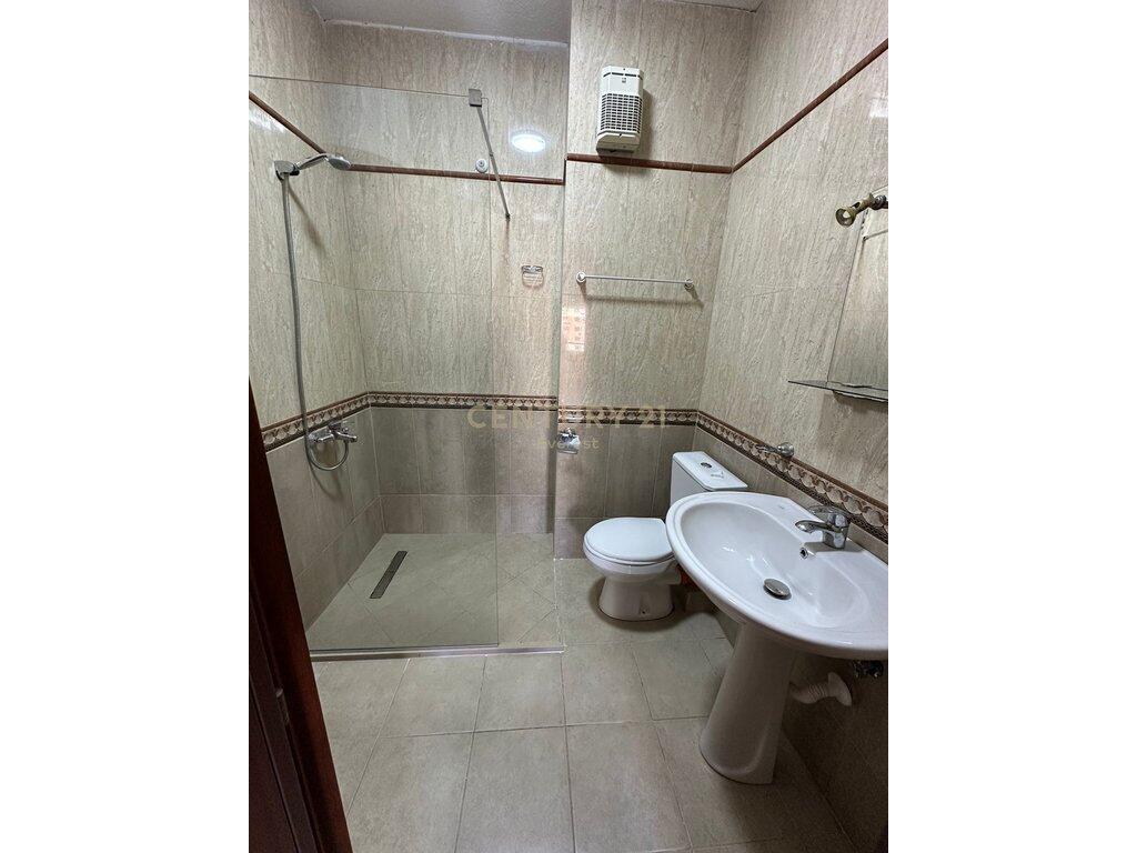 KOMUNA E PARISIT, APARTAMENT ME QIRA PER ZYRA