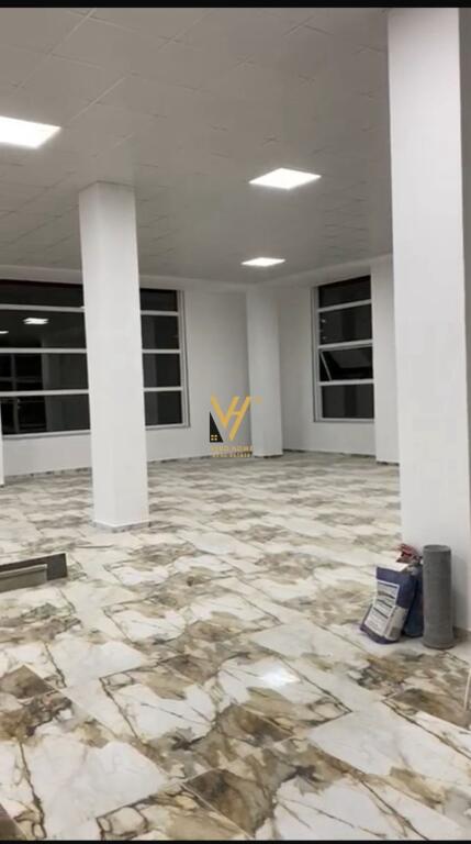 JEPET AMBIENT BIZNESI 670 M2 ME QERA TE FRESKU 5.000 EURO