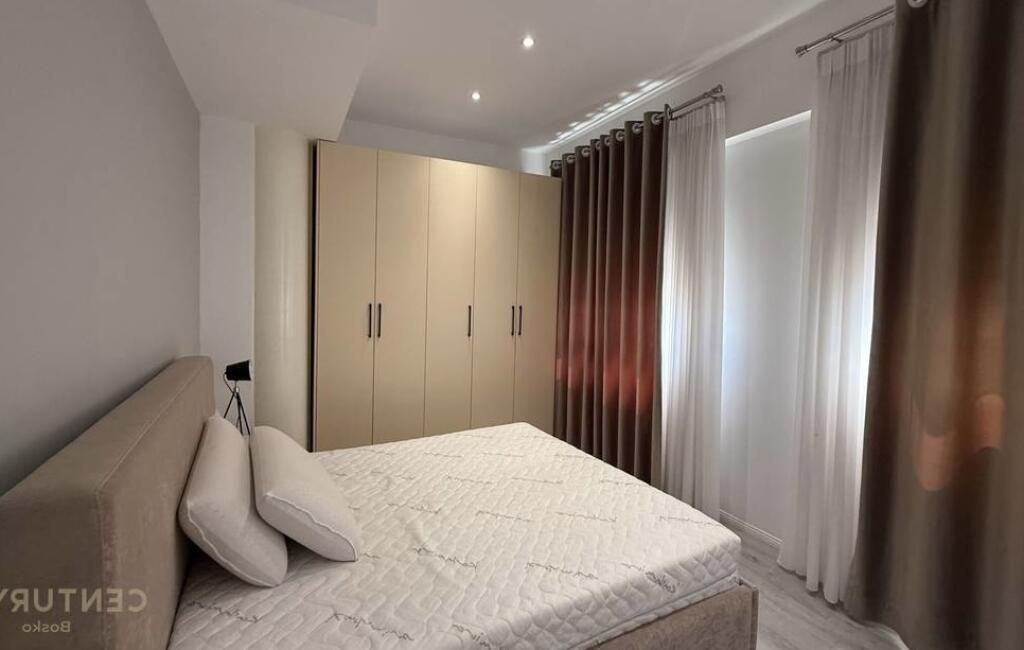 JEPET ME QIRA APARTAMENT 1+1 NE LAPRAKE, PRANE SPITALIT USHTARAK.