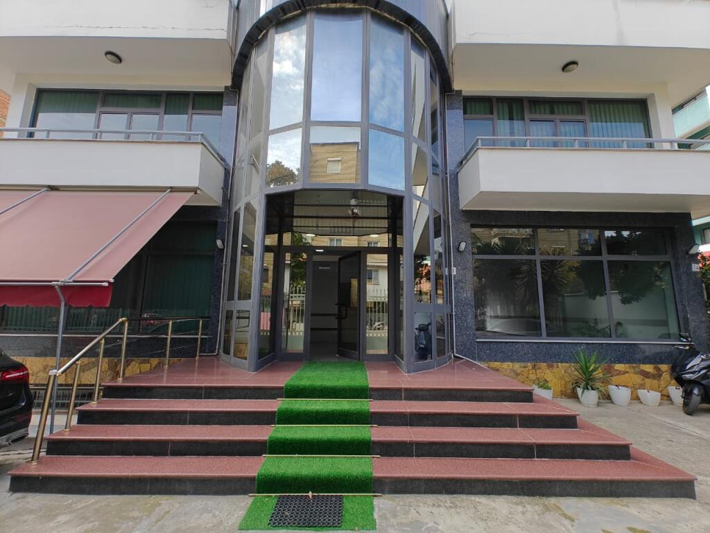 QERA, AMBIENT BIZNESI, XHAMLLIK, TIRANE MLS # 530581008-44