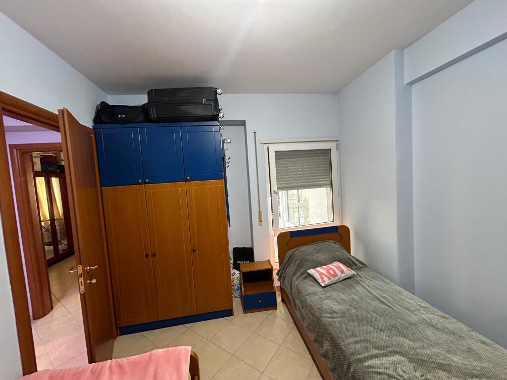 Jepet apartament 2+1+2 tek Komuna e Parisit