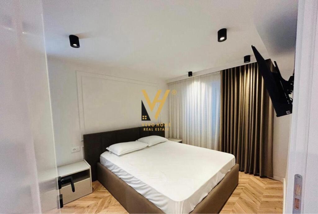 JEPET SHTEPI 2+1+OBORR ME QIRA TE TREGU ELEKTRIK 70.000 LEKE