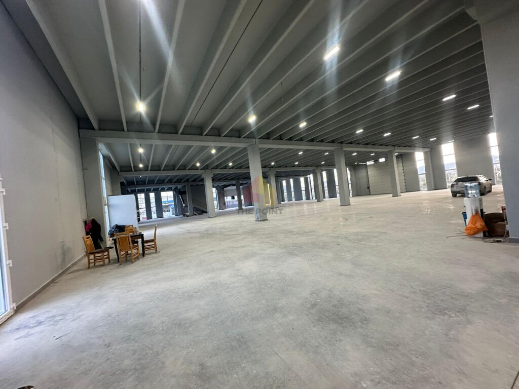 Ambient Komercial me qera 2-katesh 5300 m2 prane Ktheses se Rinasit