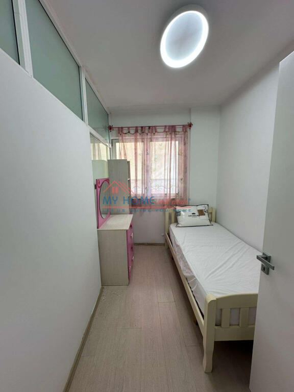 Apartament 3+1 me qera Pazari i Ri