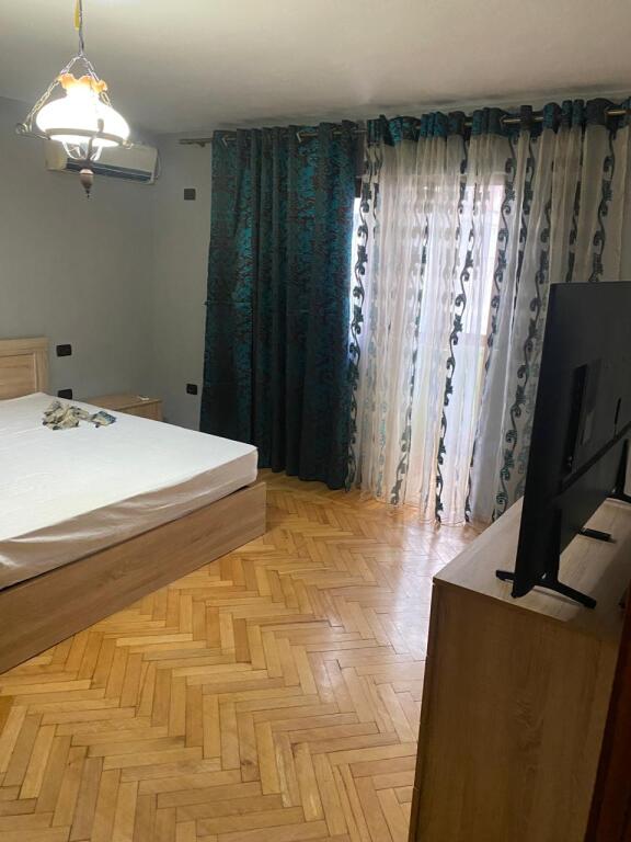 2+1 myslym shyr. Mbrapa mullirit ,600 mij lek