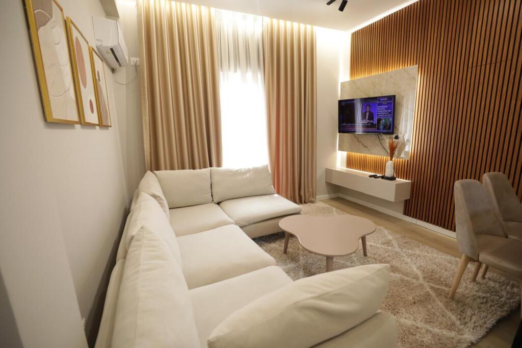 *Apartament 3+1+2+Parking Me Qira | ne Porcelan*