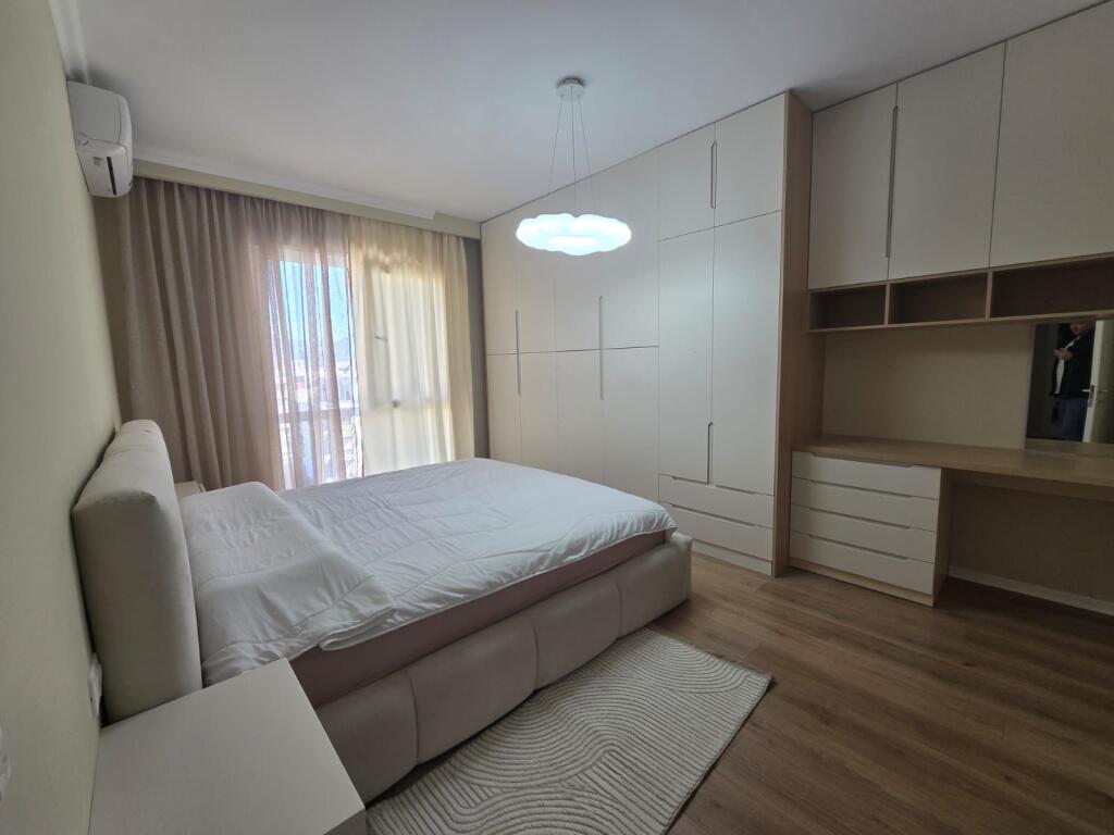 Apartament 2+1, Astir!
