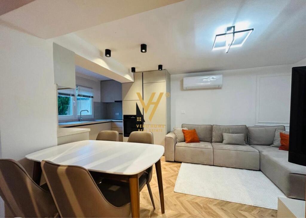 JEPET SHTEPI 2+1+OBORR ME QIRA TE TREGU ELEKTRIK 70.000 LEKE