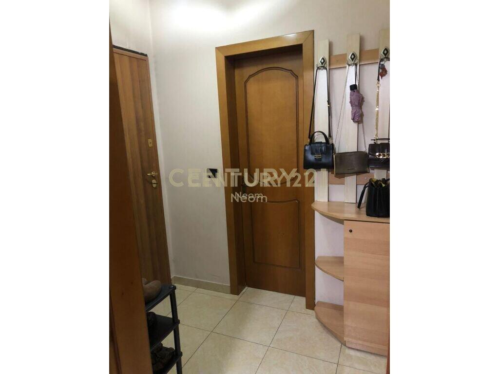JEPET ME QIRA APARTAMENT 1+1 TE KOMUNA E PARISIT!