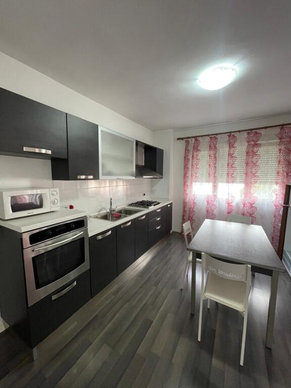 Apartament me qera 2+1 , Sheshi Pranvera, Qender Durres