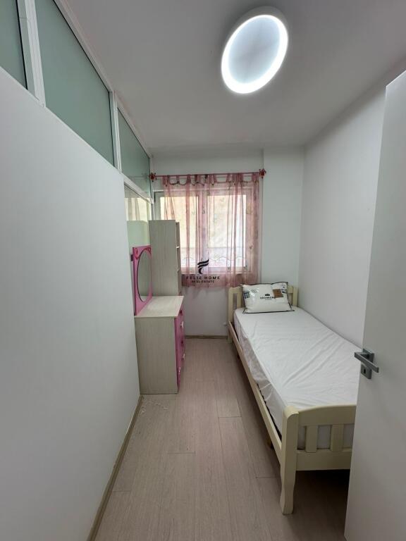 APARTAMENT ME QERA 3+1 PAZAR I RI 70.000 LEKE
