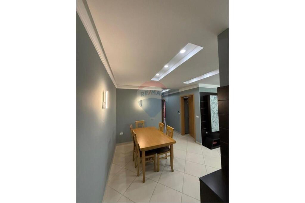 Apartament 2+1+2 me post parkimi për qira në Astir