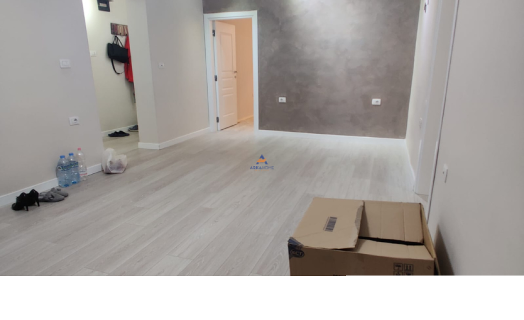 JEPET ME QERA APARTAMENT PER ZYRE 110M2 "KRYQEZIMI I 21 DHJETORIT" 800 EURO
