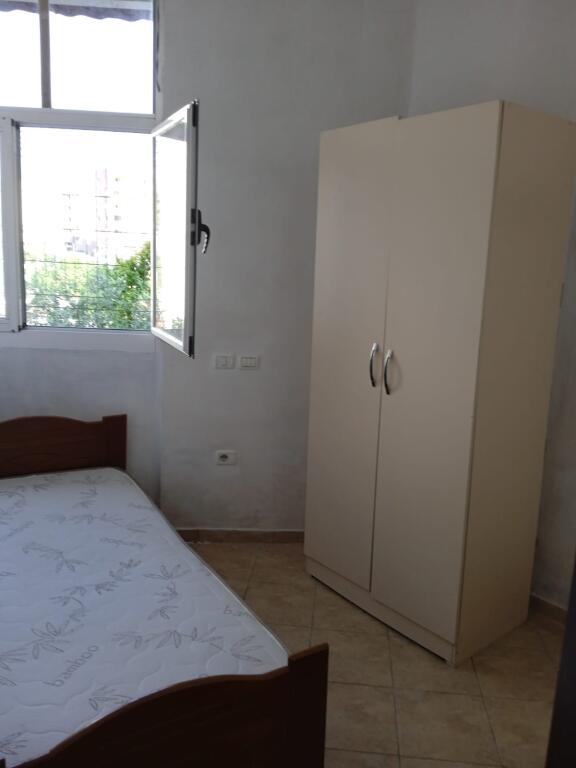 Shtepi me qera tek Kodra e Diellit (260 euro)
