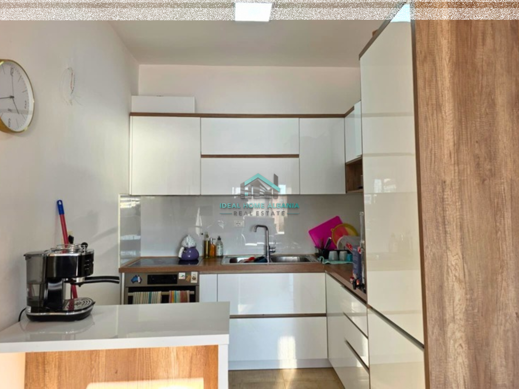 Apartament 2+1+2 në Shitje, Lungomare, Vlore.