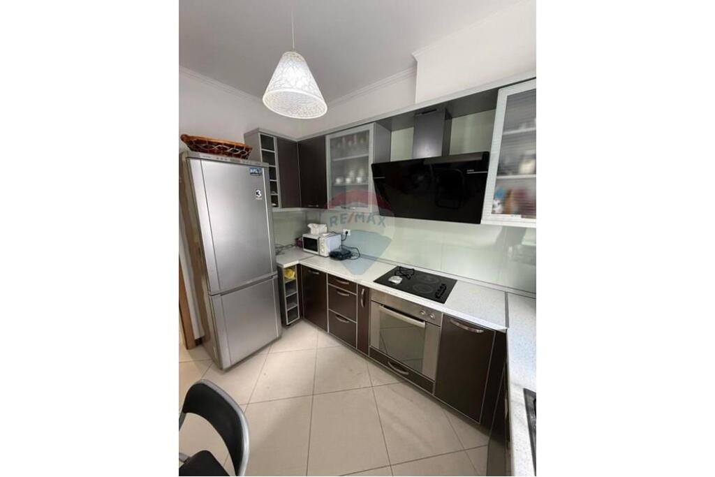 Apartament 2+1+2 me post parkimi për qira në Astir