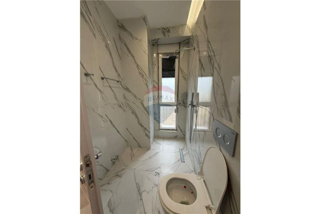 Apartament 2+1+post parkimi me qira!