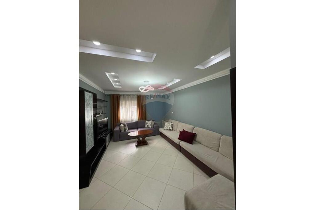Apartament 2+1+2 me post parkimi për qira në Astir