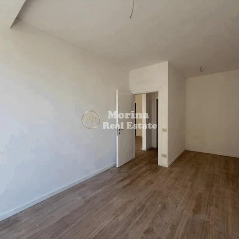 Ambjent Biznesi, ne Rrugen Mine Peza, te Rezidenca Golden Tower, 550 Euro/ Muaj