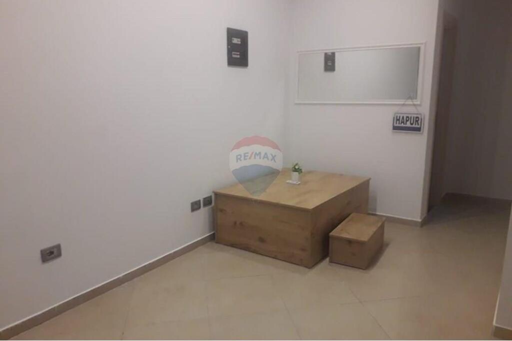 AMBIENT BIZNESI PER QIRA TE TOWER BRIDGE I