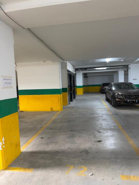 Shiten 3 Poste Parkimi ”Ish Fusha e Aviacionit”- Tiranë
