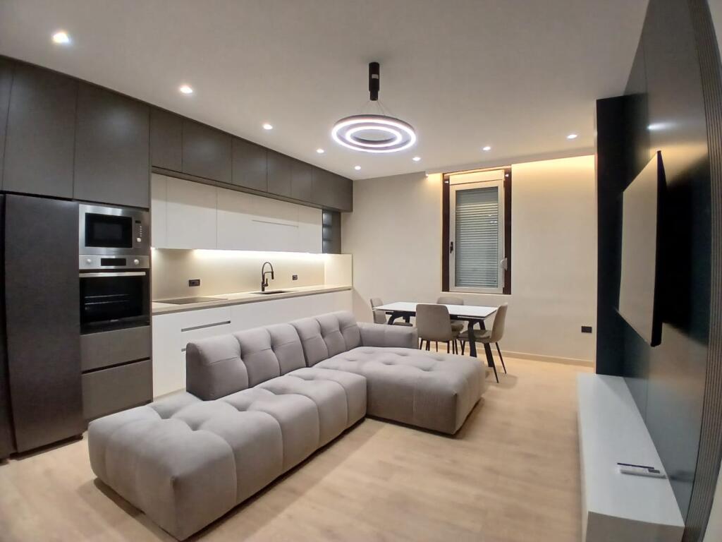 KODRA E DIELLIT! Affittasi Appartamento 3+1+2 bagni (senza balcone)
