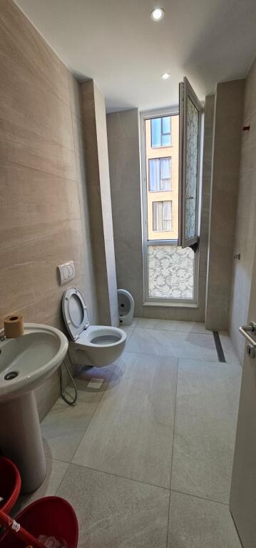 Shitet Apartament 3+1+2 – Bulevardi i Ri, Tiranë