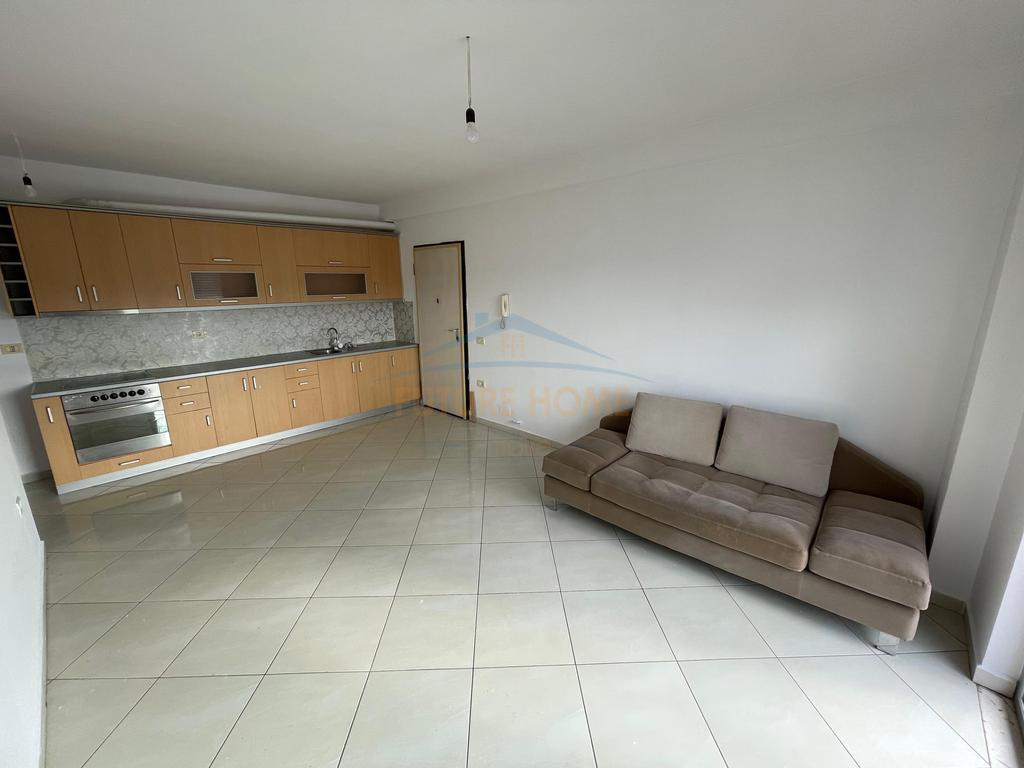 Shitet, Apartament 1+1, Kthesa e Kamzes