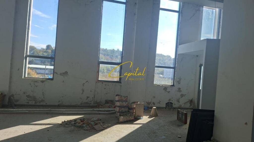 MAGAZINE ME QERA 800 M2 AUTOSTRADA TR-DR 2000 EURO