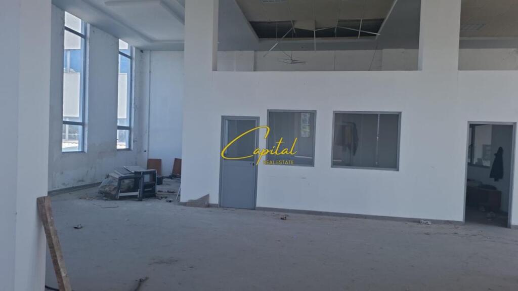 MAGAZINE ME QERA 800 M2 AUTOSTRADA TR-DR 2000 EURO
