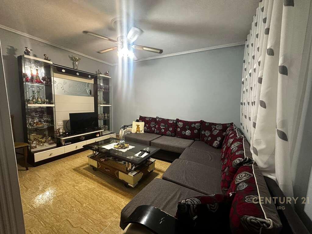 Apartament 1+1 me qera ne Kombinat!