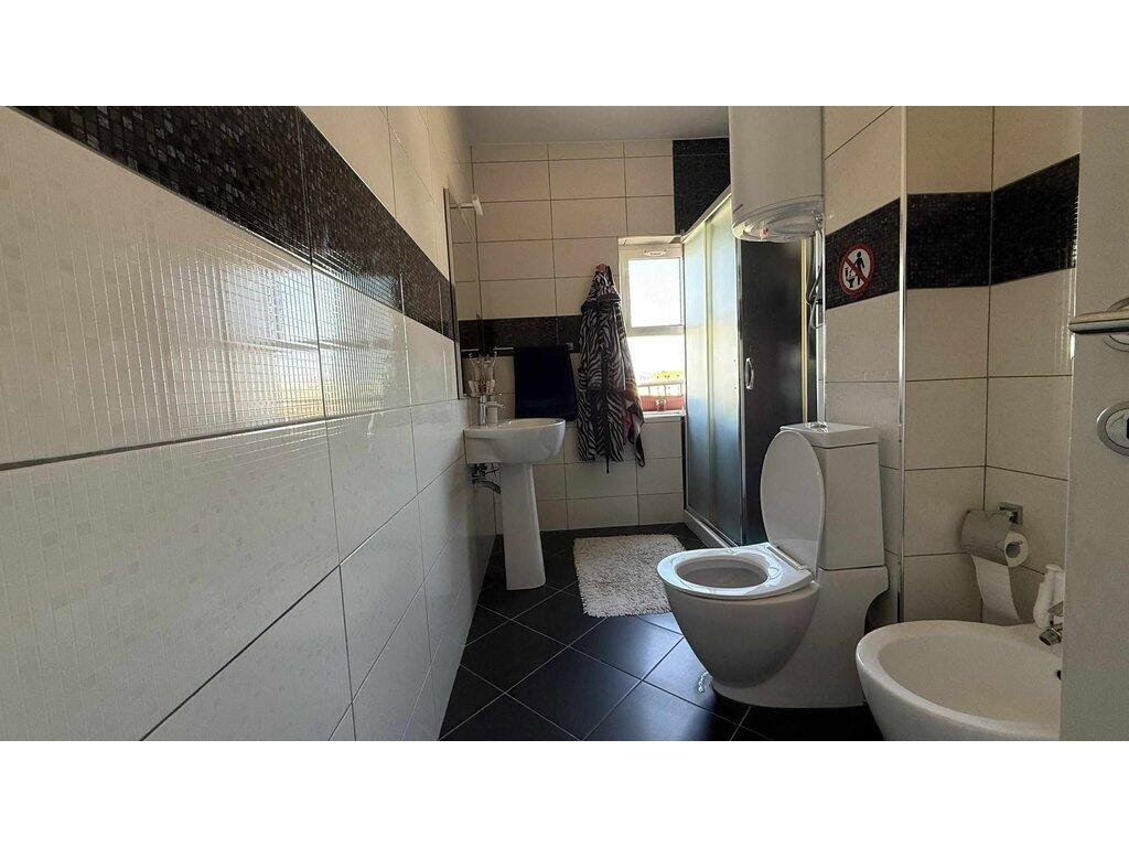 Brryli, ofrohet për qira apartament 2+1!