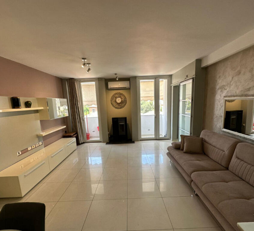 Jepet apartament 2+1 me qera tek Pazari Ri