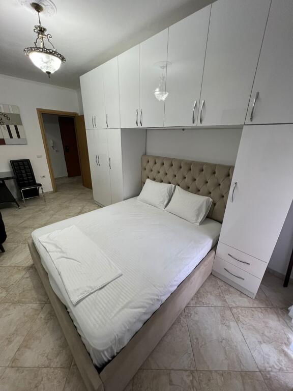 Monolocale con balcone in via Barrikadave centro, prezzo 500 euro