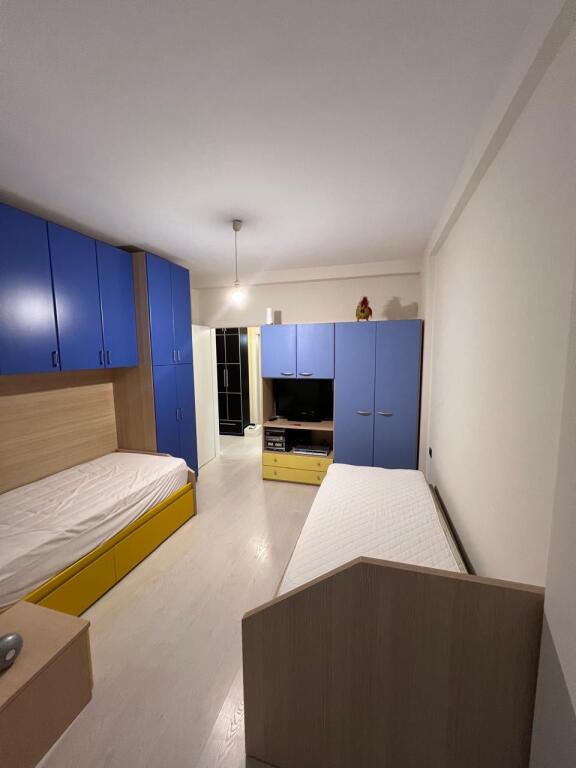 2+1, comune di Parigi, arredato prezzo 800 euro