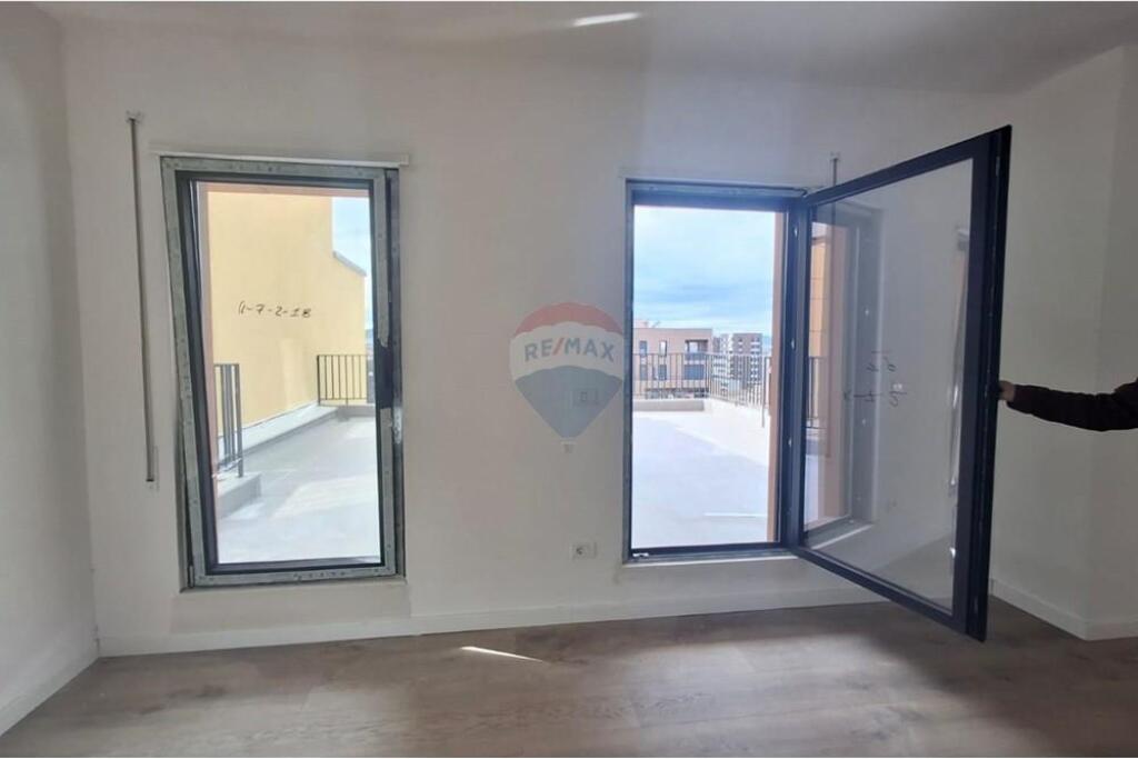 Apartment 3+1+ Veranda near the Red School!