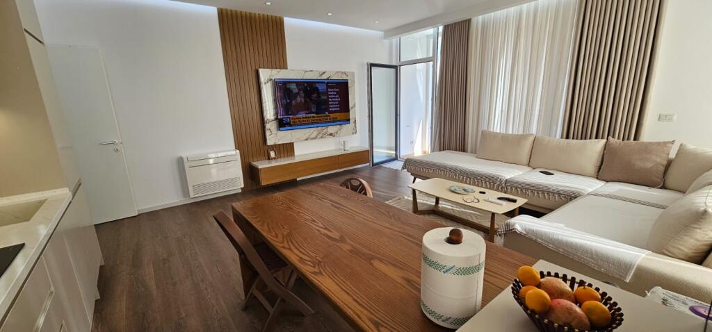 Shitet Apartament 3+1+2 – Bulevardi i Ri, Tiranë