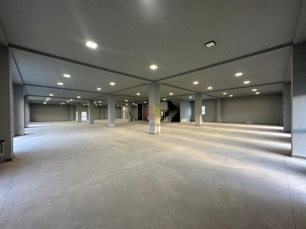 Ambient Komercial me qera 2-katesh 5300 m2 prane Ktheses se Rinasit