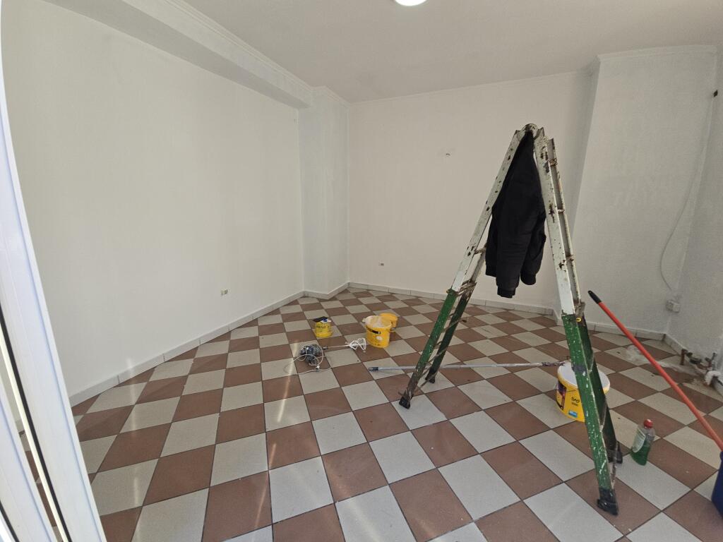 JEPET ME QERA AMBJENT BIZNESI NE VOLLGA DURRES